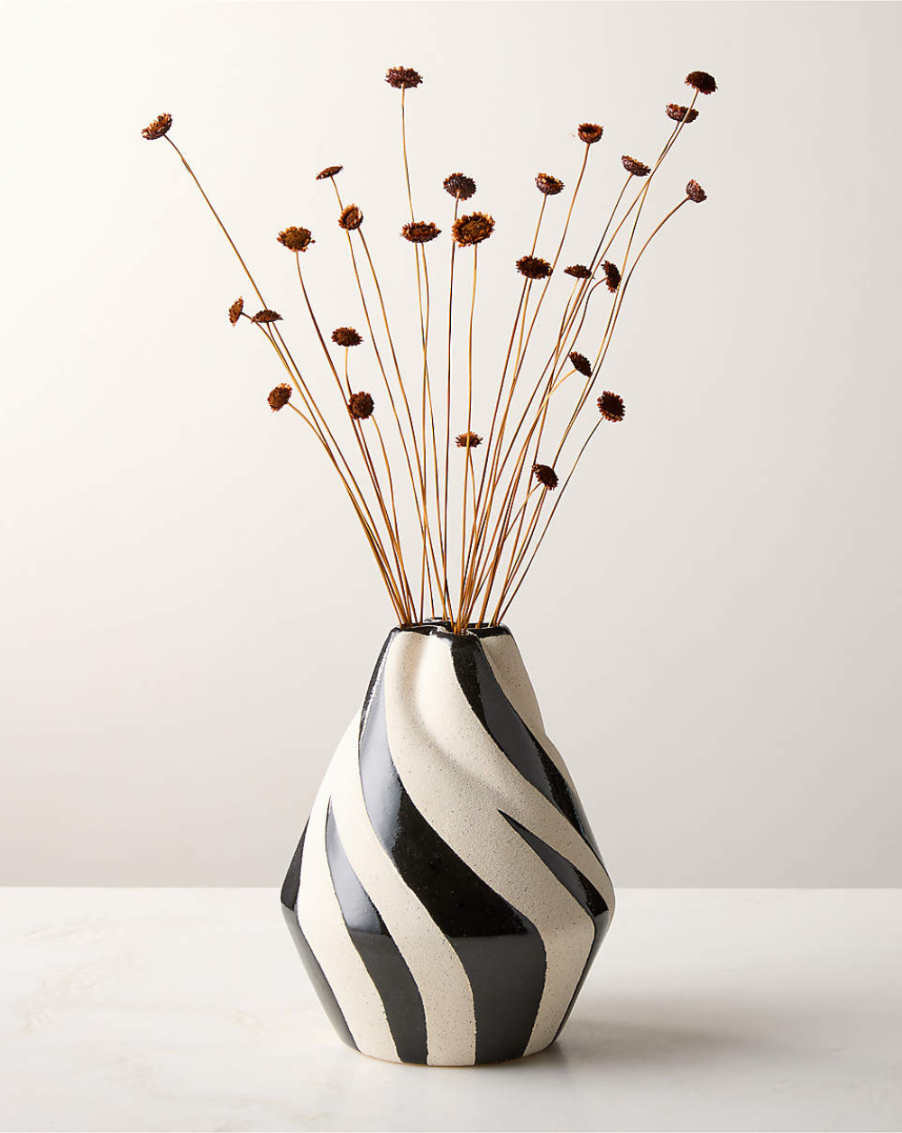 Izmal B&W Vase